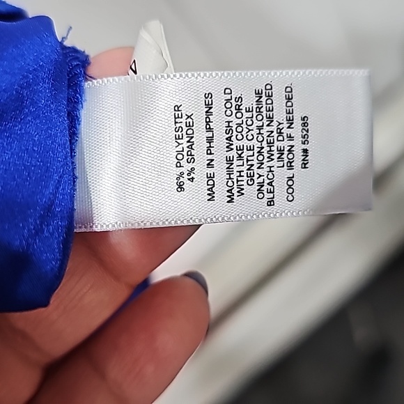 Sleeveless Blue Blouse - Picture 5 of 5